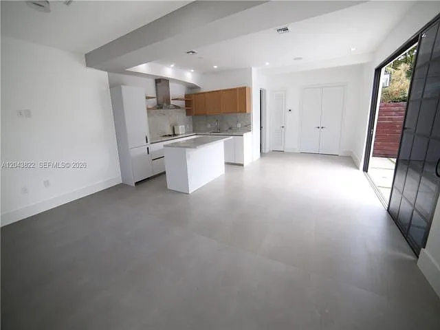 1345 Hollywood Blvd — Photo 14