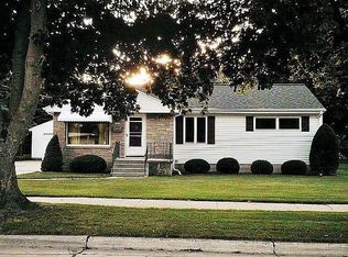 2468 S 18th St, Manitowoc, WI 54220