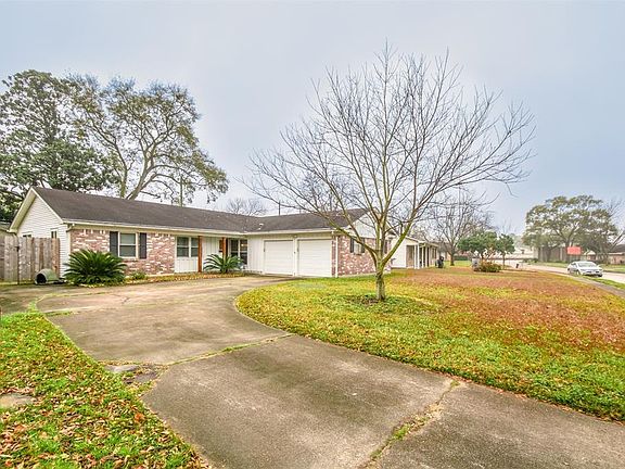 2nd image of 5611 Saxon Dr