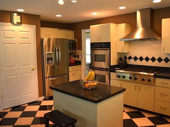 5th image of 10702 Escondido Dr