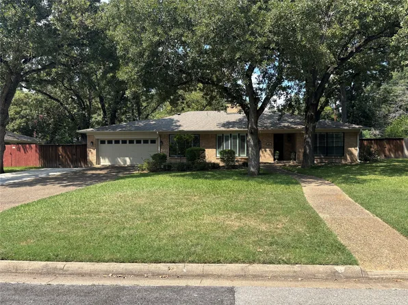 1004 Bryn Mawr St, Corsicana, TX 75110