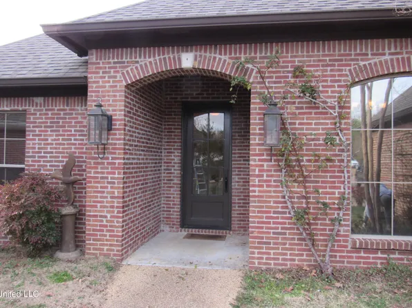 896 N Deerfield Dr, Canton, MS 39046