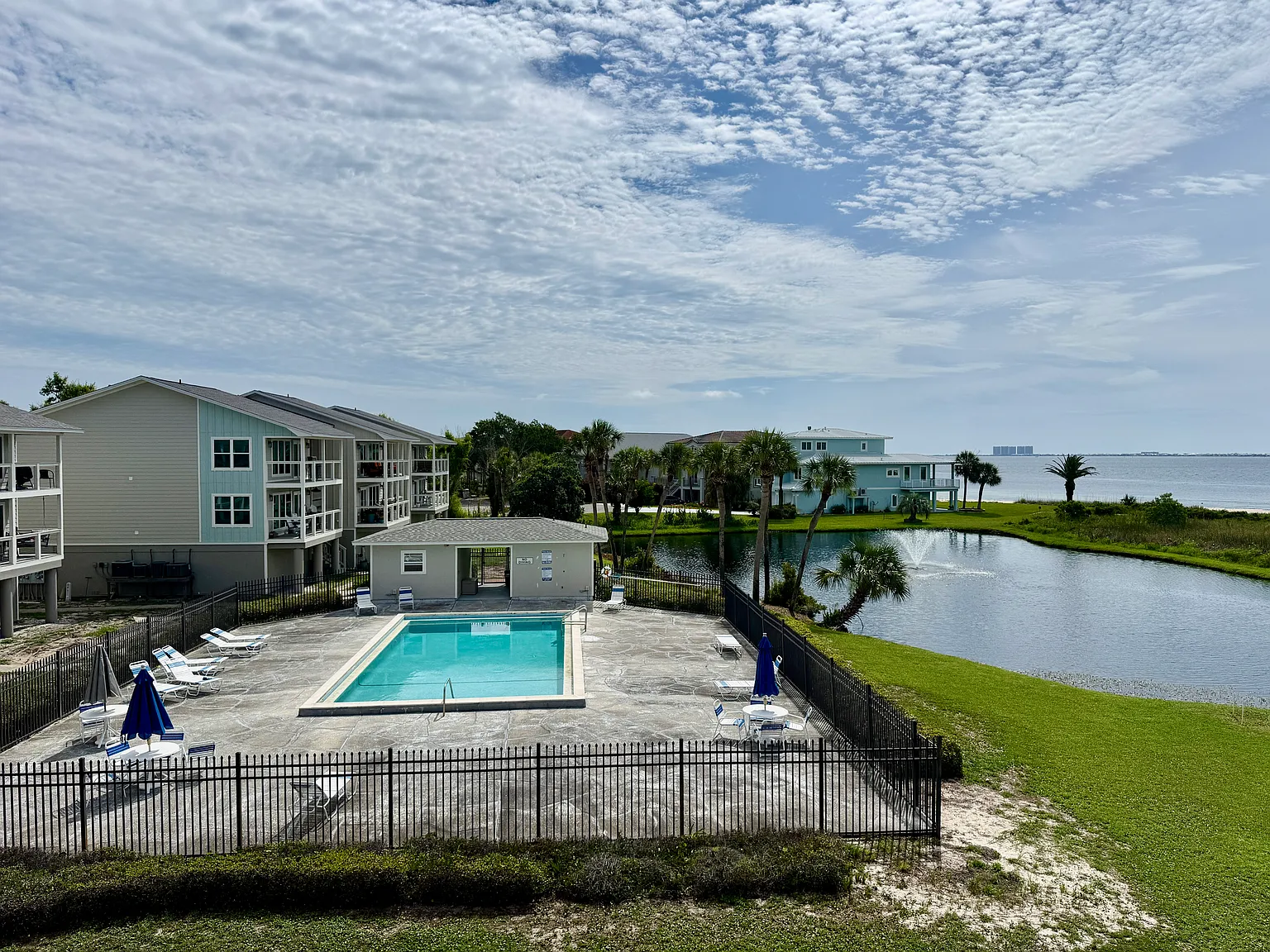 Gorgeous Views Top Floor Unit — Photo 3
