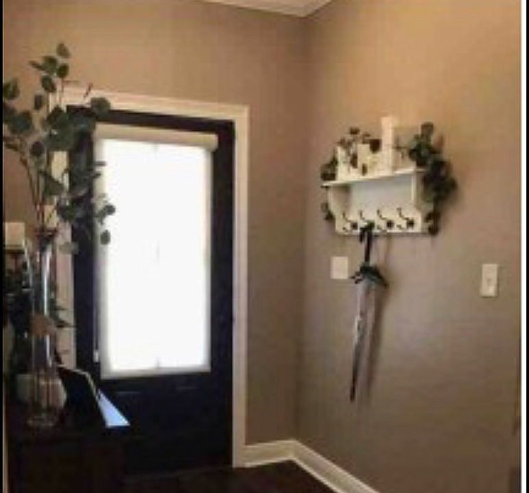 1st image of 110 Honeysuckle Ave