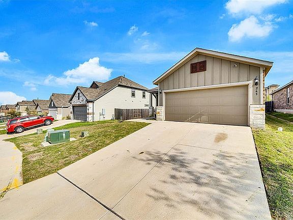 3rd image of 265 Satsuma Dr
