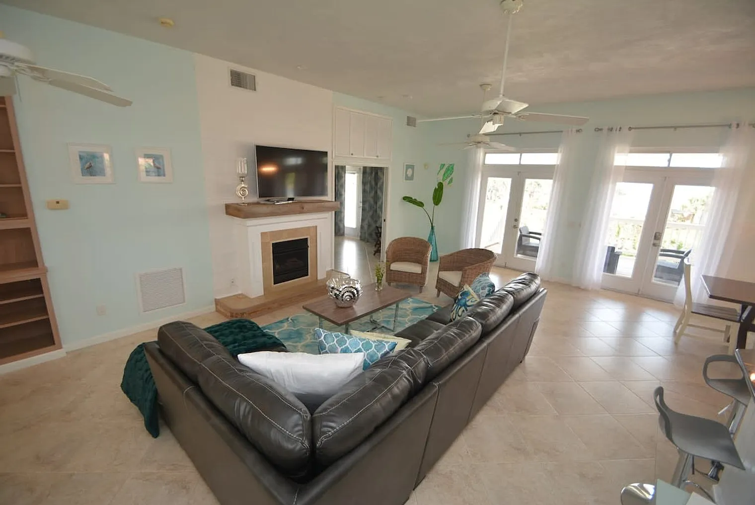 4 bed, 3.0 bath, 2690 sqft, $7,620 — Photo 2