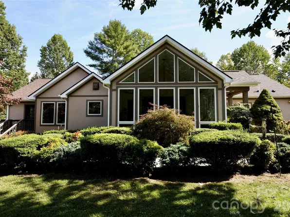 525 Silent Acres Rd, Waynesville, NC 28785