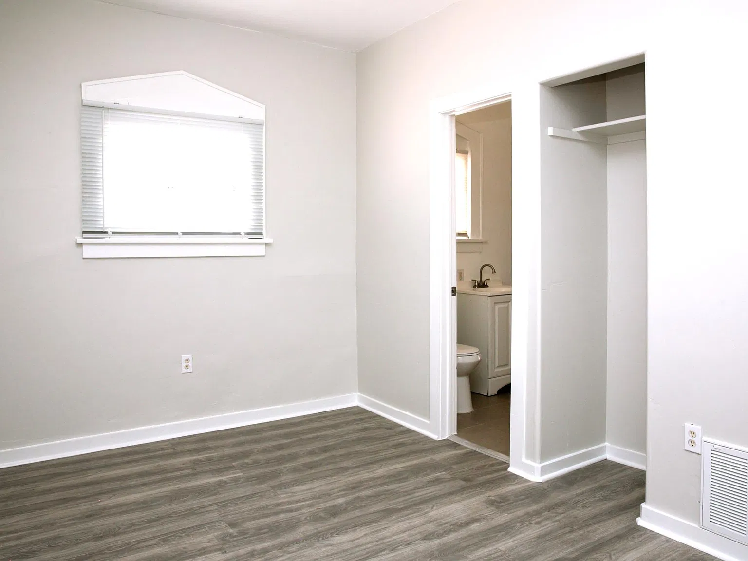 2 bed, 1025 sqft, $1,625 — Photo 3