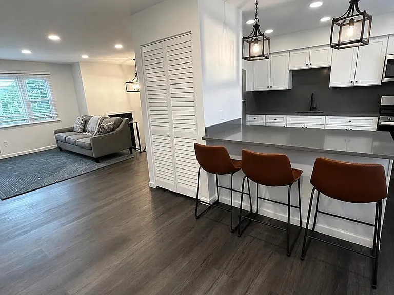 2133 Bridge Ave — Photo 4