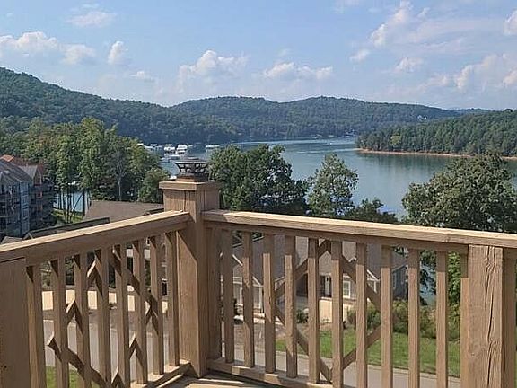 2nd image of 502 Round Lake Cir