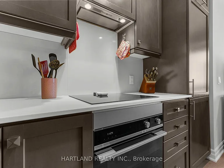9075 Jane St #810 — Photo 14