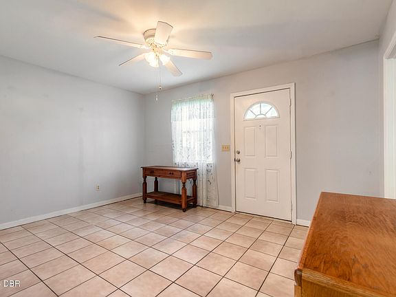 5th image of 34 Cardinal Dr #A