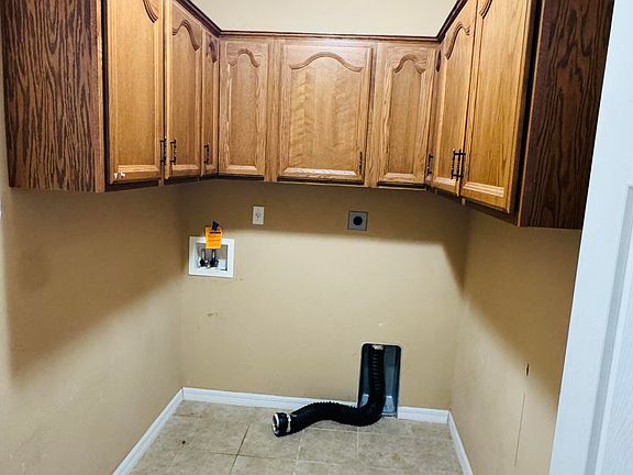 2nd image of 1110 Morgan Cir NE