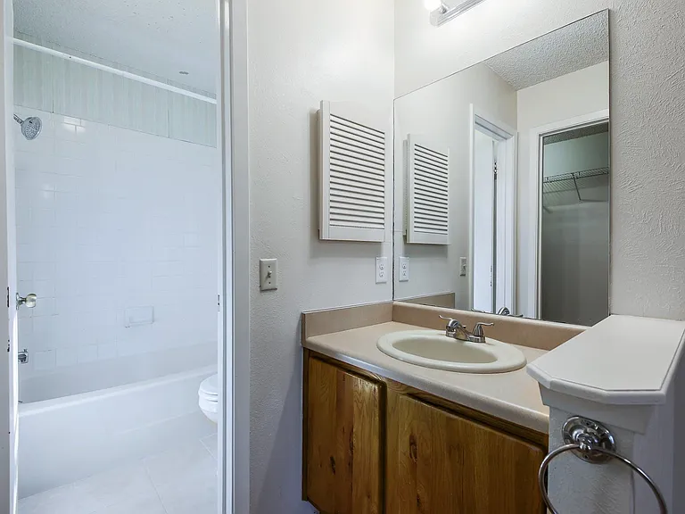 4407 Limewood Ct #B — Photo 19