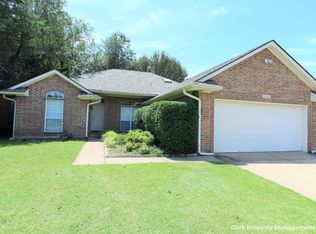 926 Castle Rd, Edmond, OK 73034