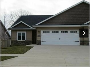1453 Autumn Ridge Ln, Dubuque, IA 52003