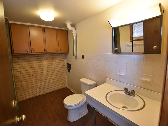 4th image of 555 E North St APT 4
