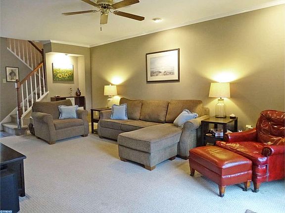 4th image of 1276 Wilton Cres