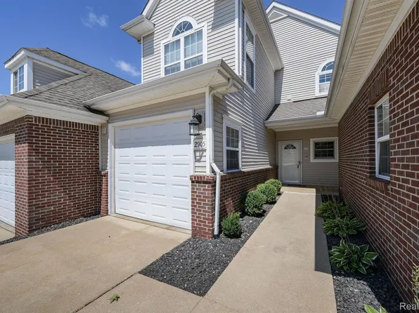2905 N Knightsbridge Cir, Ann Arbor, MI 48105