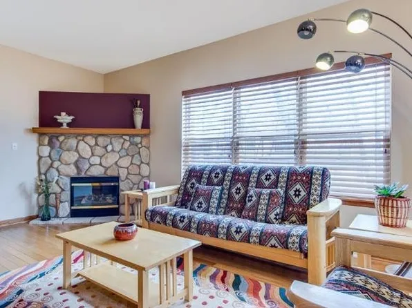 1273 Hillwood Blvd, Pewaukee, WI 53072