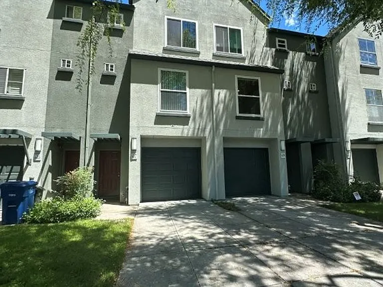 637 Atherton Pl #403 — Photo 1