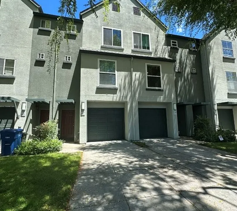 637 Atherton Pl #403
