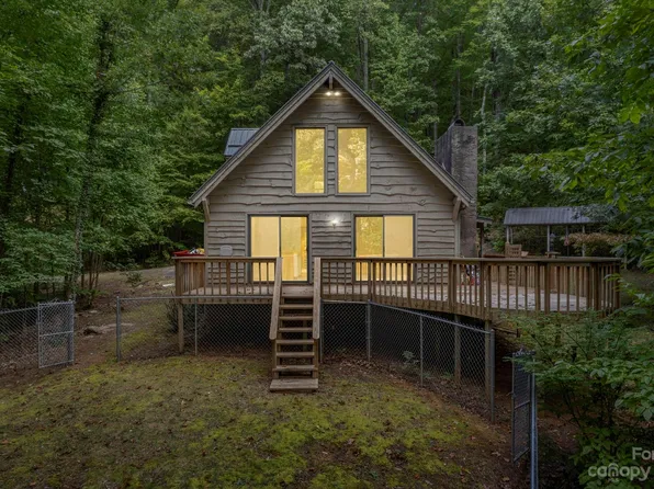 16 Leisure Ln, Swannanoa, NC 28778