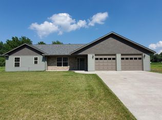 707 Shoquoquon Dr, Burlington, IA 52601