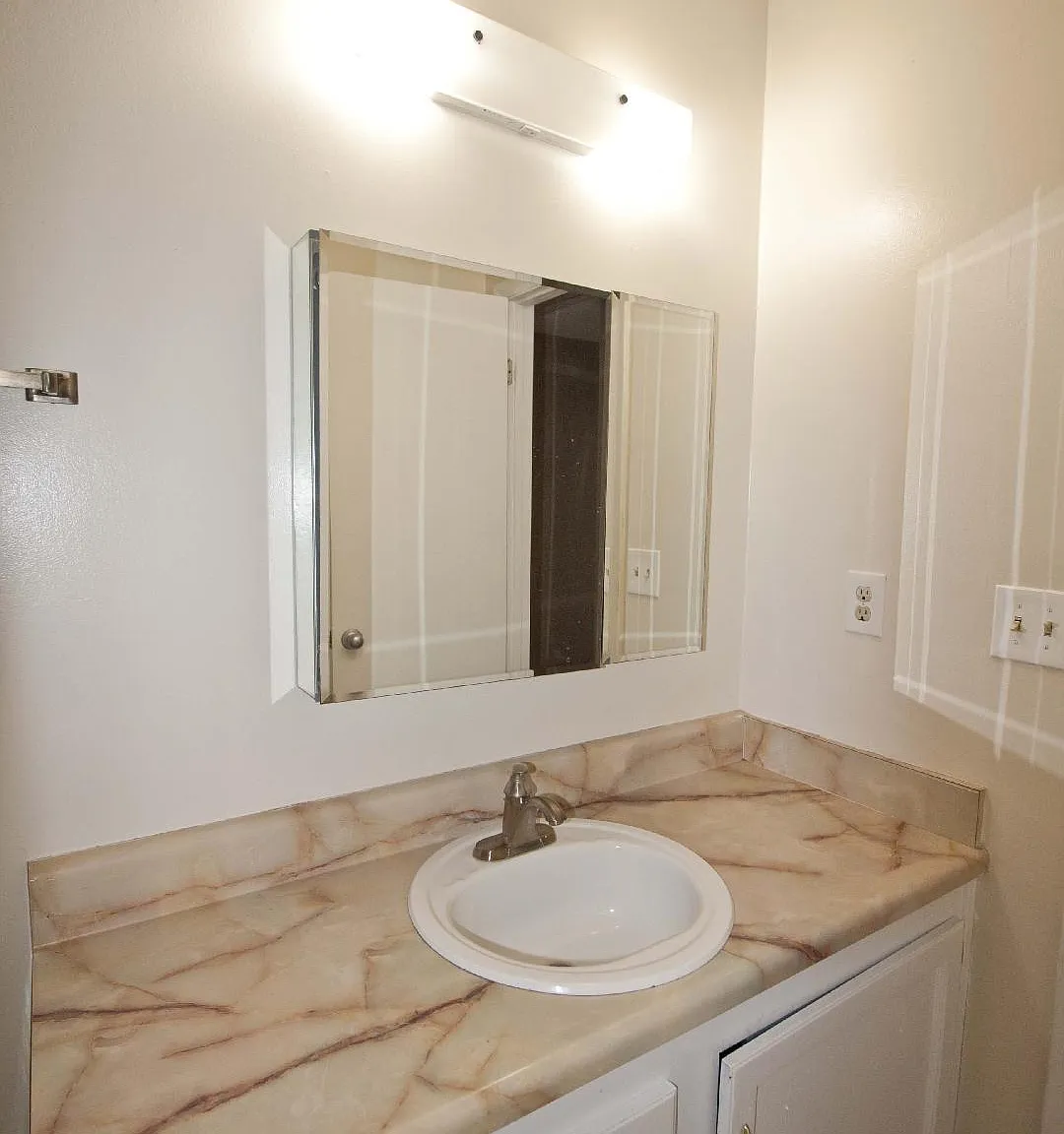 2 bed, 1245 sqft, $1,600 — Photo 3