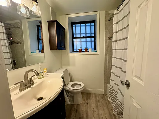 Rented by Bedford Realty USA Corp | media 15