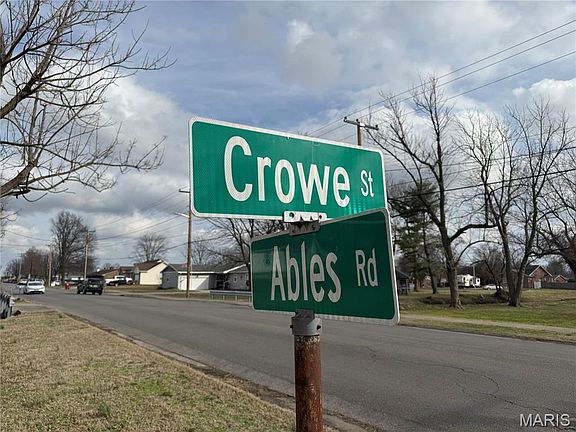 4th image of 448 Crowe St