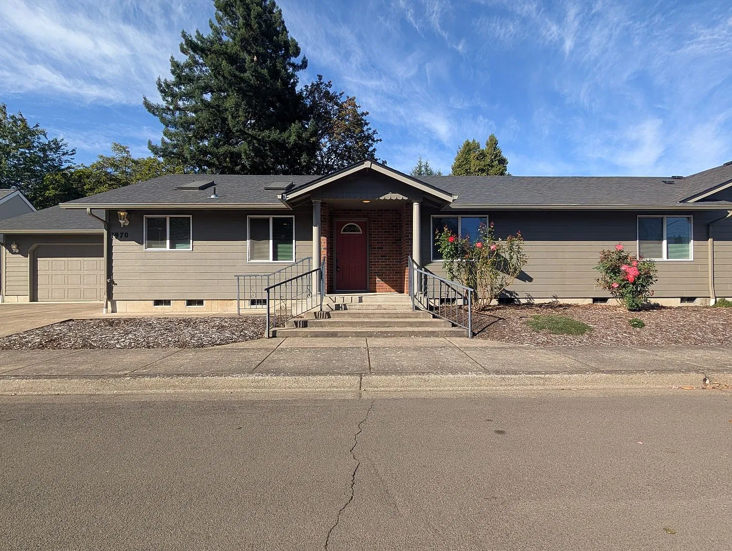 Fantastic 3bd/2bth Duplex w/ Fenced Yard ~ Great Area — Photo 1