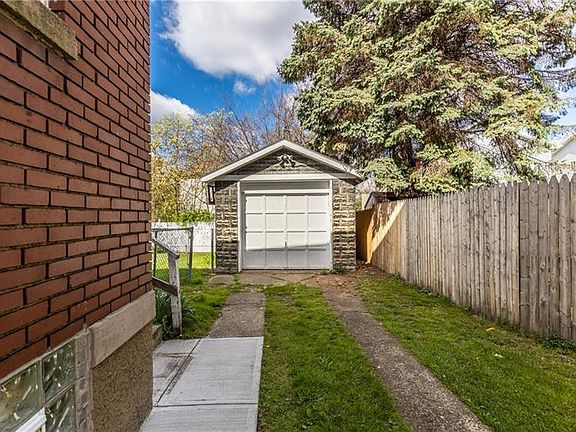 5th image of 215 Alder Dr