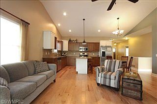 5th image of 902 Center Park Dr SW