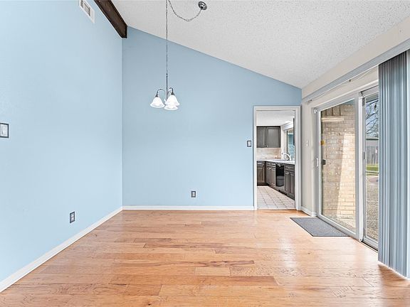 5th image of 4307 Meadow Glenn Dr