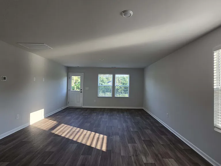 598 Cambria Dr — Photo 4