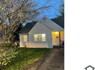 1909 E Cedarwood Cir, Round Lake Heights, IL 60073