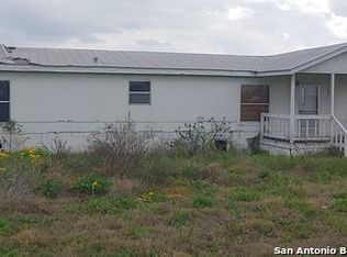 140 County Road 7712, Devine, TX 78016