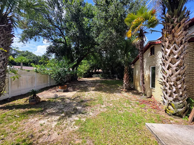 7819 Hearthstone Cir — Photo 40