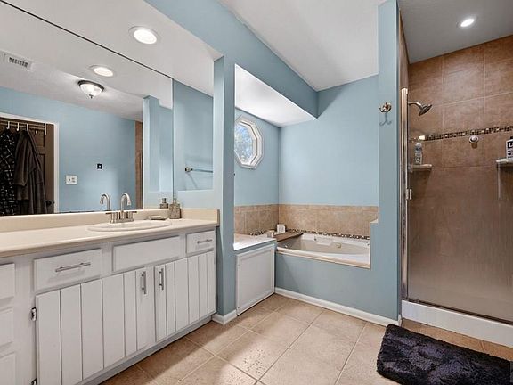 5th image of 111 Ironweed Dr