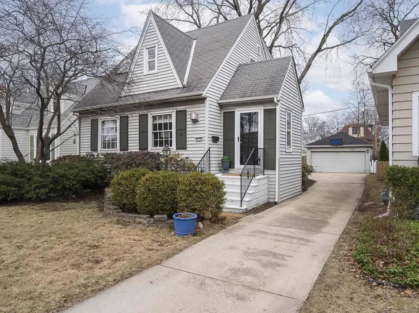 4736 North Berkeley BOULEVARD, Whitefish Bay, WI 53211