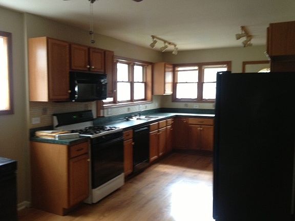 5th image of 823 Highland Ave