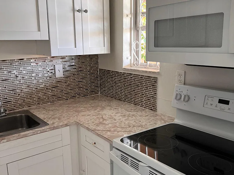 2385 NW 11th St #31A — Photo 4
