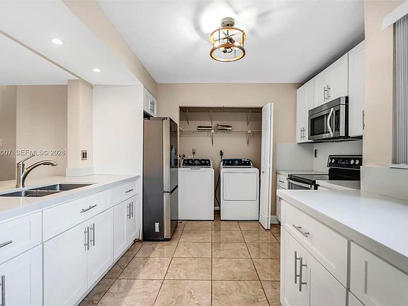 4th image of 9937 NW 9th St #12-19