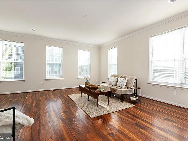 109 Splendor Garden Way — Photo 18