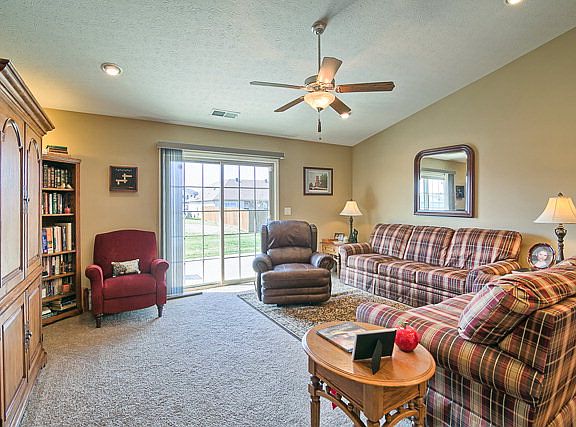 3rd image of 4824 Bernheim Dr