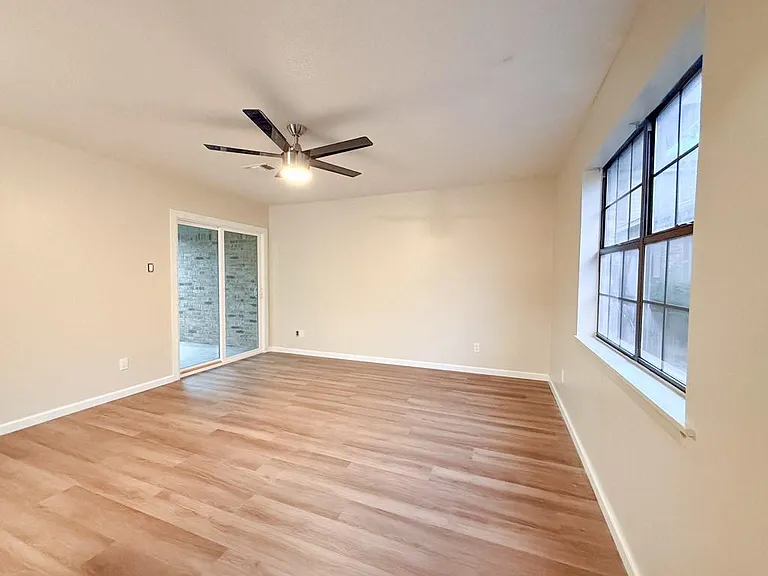 702 S Chappell Hill St — Photo 13