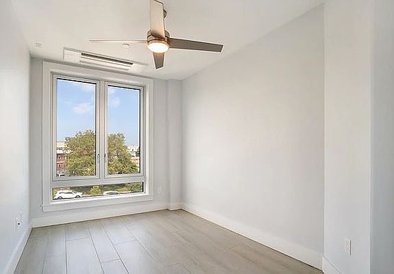 2nd image of 975 Liberty Ave #2B