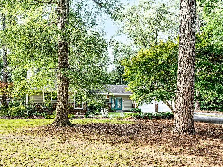 512 Haywood Creek Dr — Photo 4
