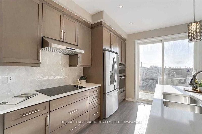 Oakville Townhouse for rent - 4 Bedrooms — photo 7